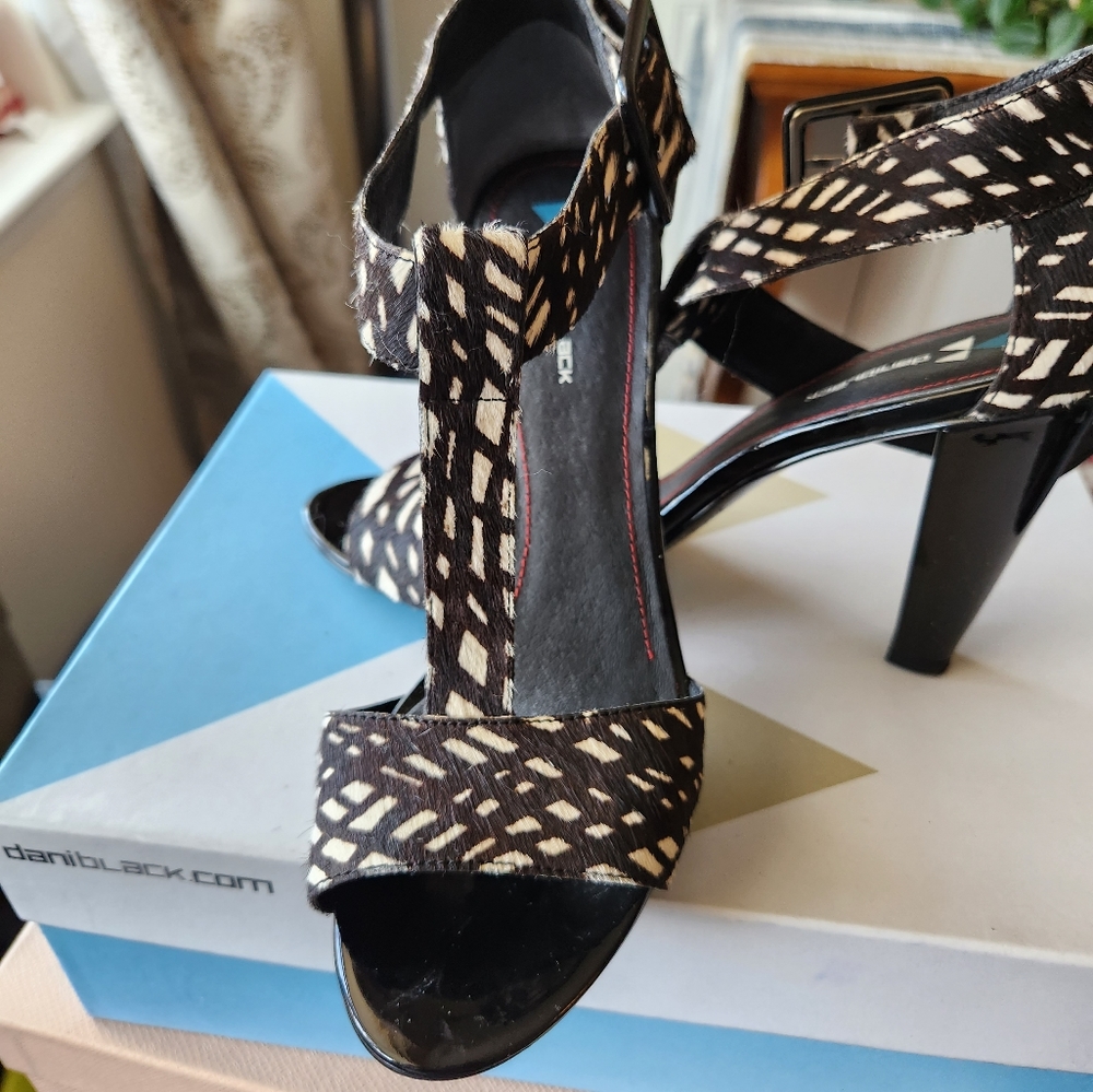 Women's black & white heels size 7M.